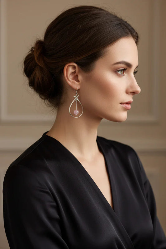 Mulher usando Brincos PPRÏNCIPESSA