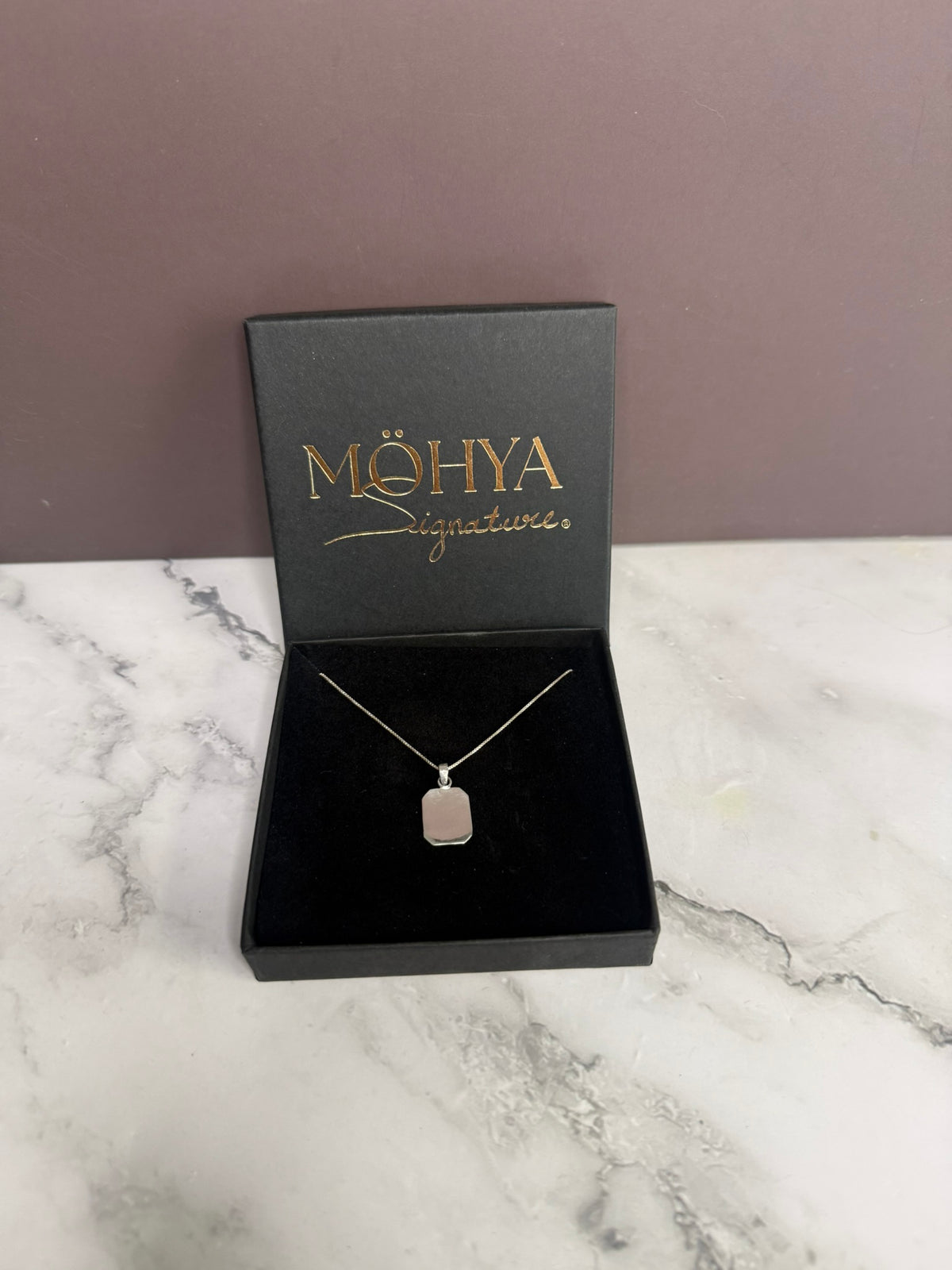 Medalha em prata 925 para gravar inicial na caixa MÖHYA Signature® — pingente personalizável