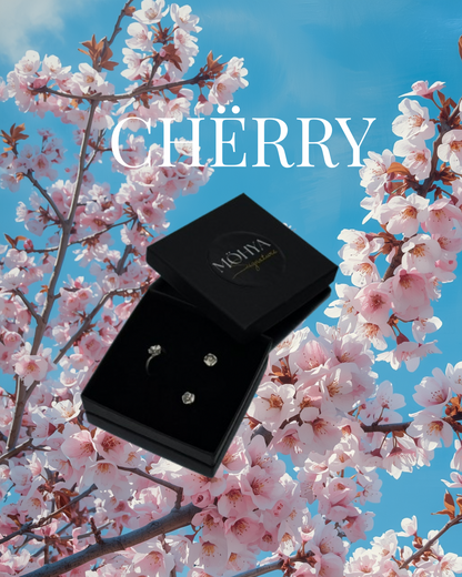 Conjunto CHËRRY em prata 925 — anel e brincos florais sobre flor de cerejeira | MÖHYA Signature®