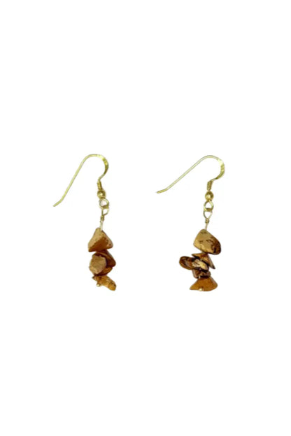 Brincos de prata dourada com pedras naturais marrons, design artesanal, joias femininas
