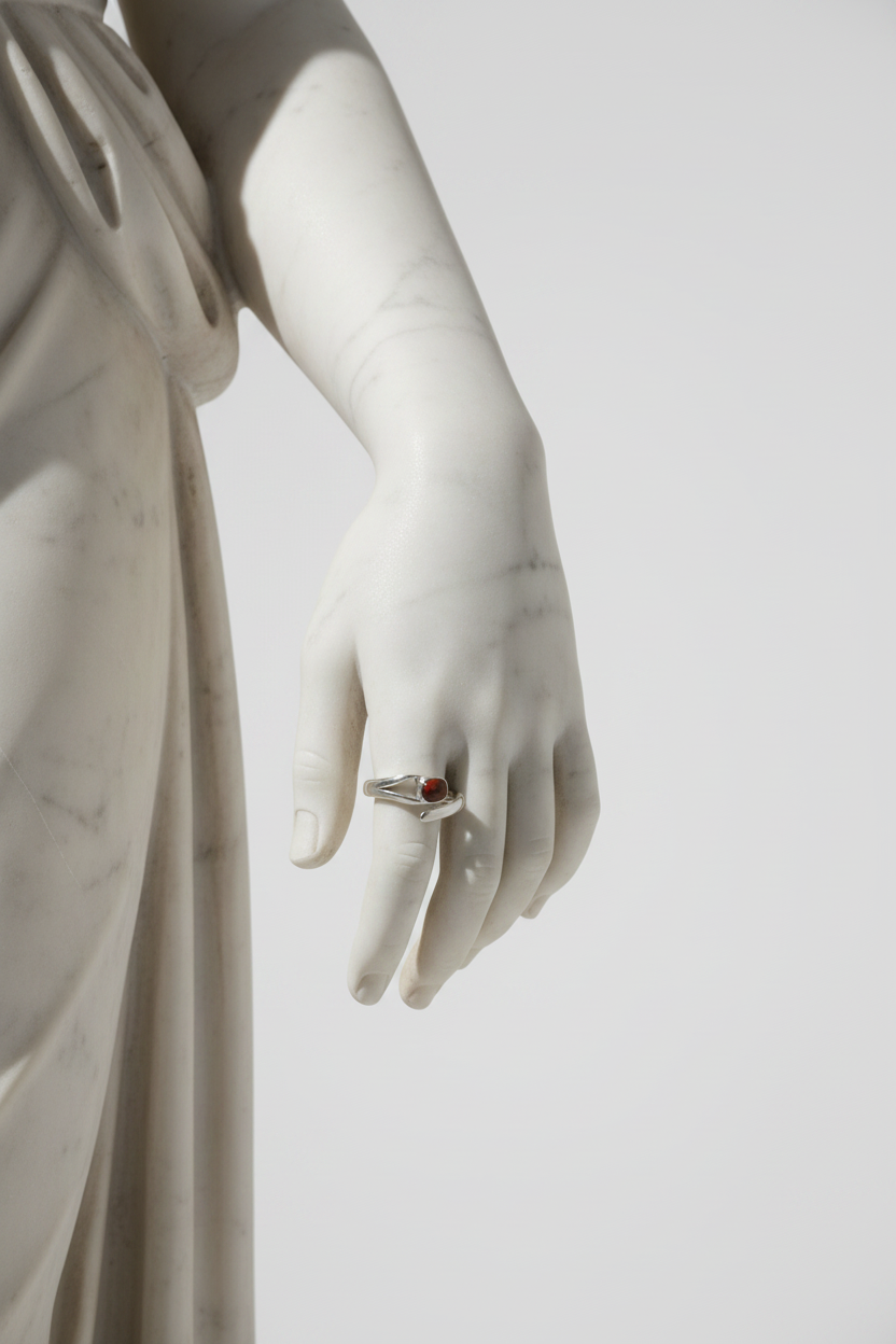 Estátua Romana com Anel