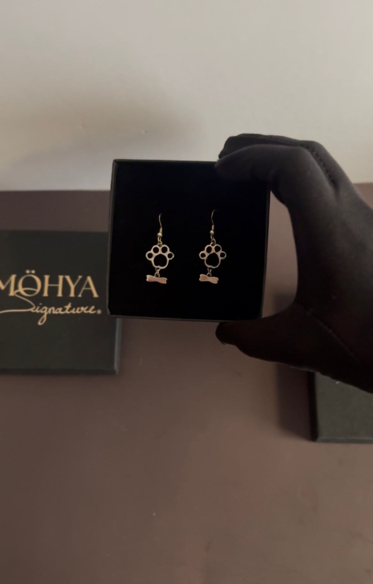 Caixa MÖHYA Signature® com os Brincos FIDËLIS em prata 925 — Coleção DÖG