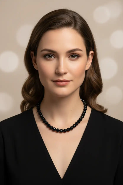 Mulher usando colar de Ónix MÖHYA Signature